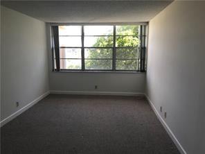 Image 18 of 19 For 2761 Taft St  409