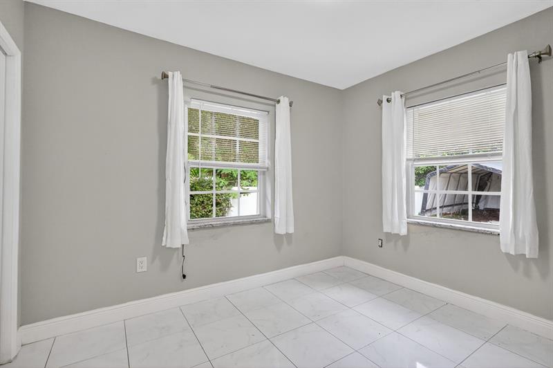 Image 11 of 28 For 40 68th St  