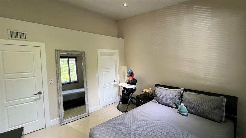 Image 12 of 22 For 831 Lyons Rd  23201