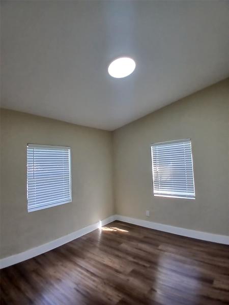 Image 10 of 15 For 18020 5th Ave