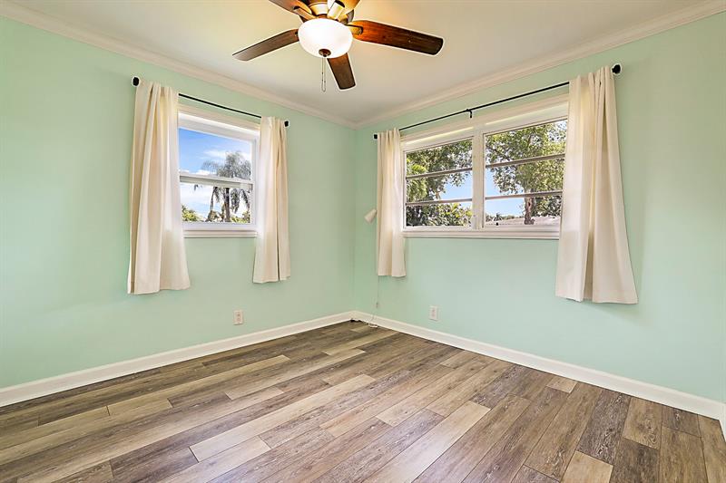 Image 24 of 47 For 6139 22nd St