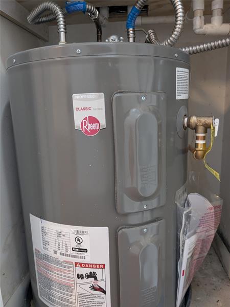 Image 17 of 18 For 3351 85 Ave  315