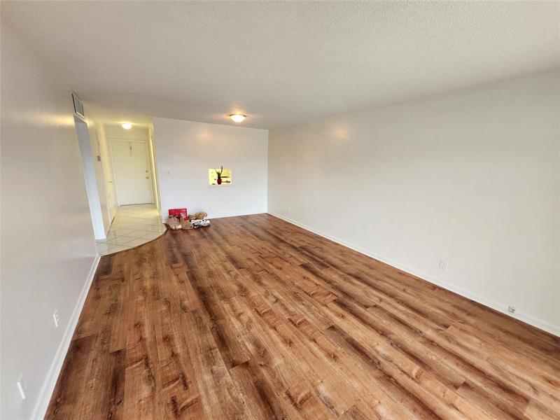 Image 4 of 20 For 4200 3rd Ct  309