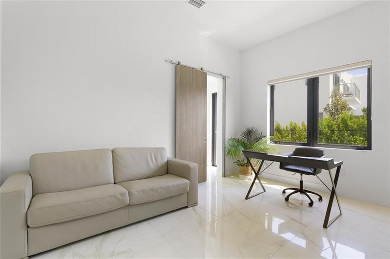 Image 10 of 19 For 16552 Botaniko Dr S