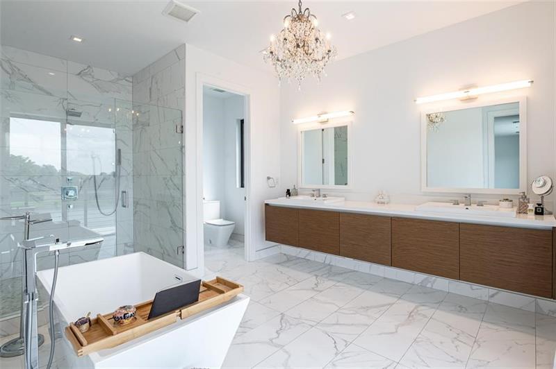 Image 15 of 19 For 16552 Botaniko Dr S