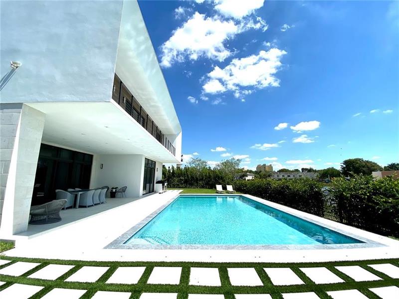 Image 6 of 19 For 16552 Botaniko Dr S