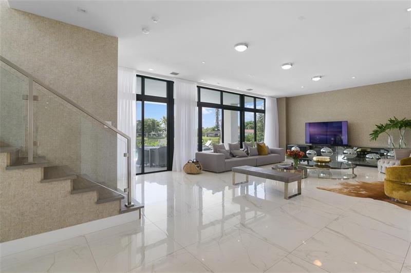 Image 7 of 19 For 16552 Botaniko Dr S