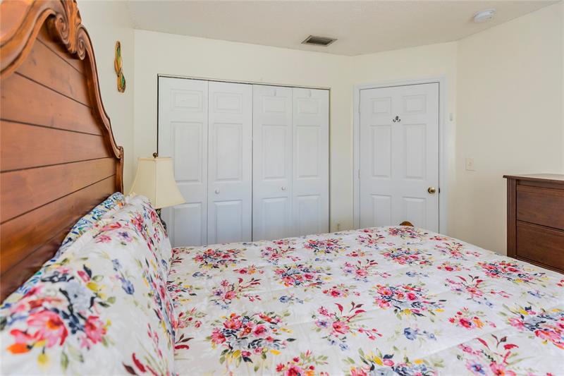 Image 17 of 30 For 18300 143rd Ct