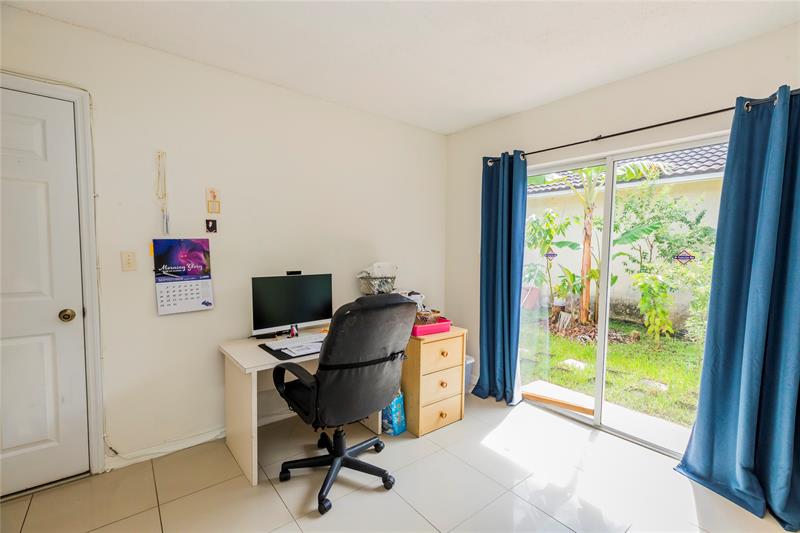 Image 18 of 30 For 18300 143rd Ct