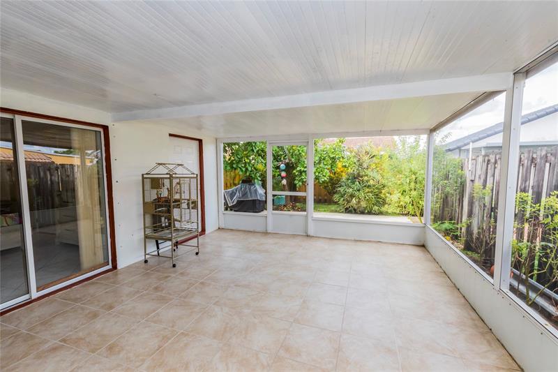 Image 26 of 30 For 18300 143rd Ct