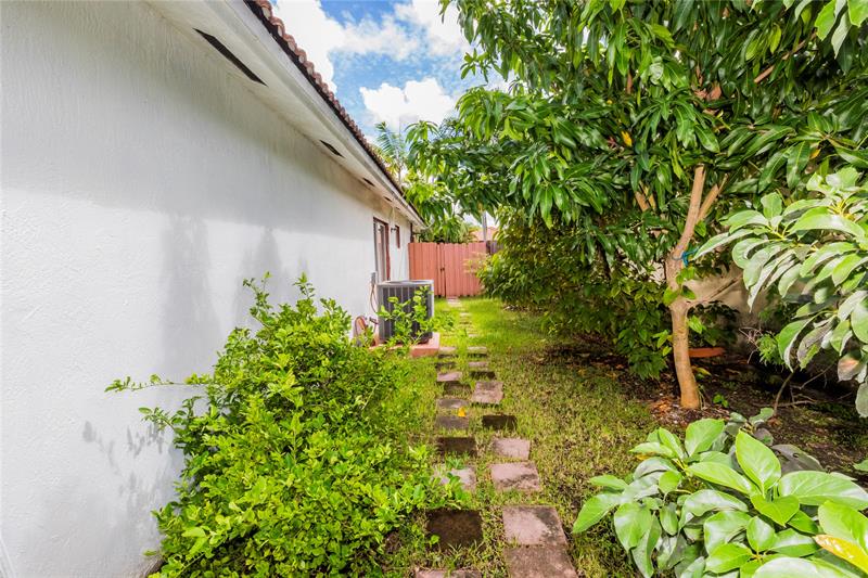 Image 30 of 30 For 18300 143rd Ct