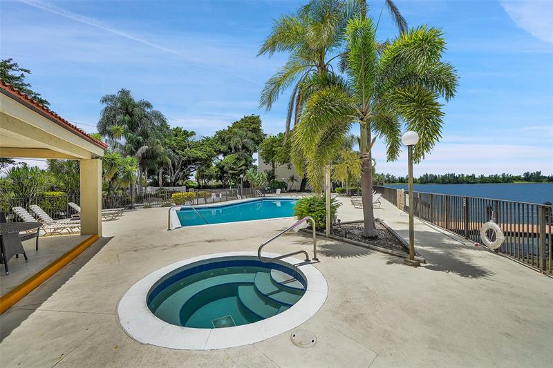 Image 24 of 28 For 116 Lake Emerald Dr  401