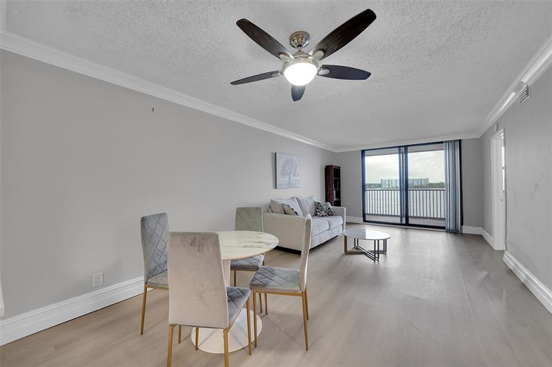 Image 5 of 28 For 116 Lake Emerald Dr  401