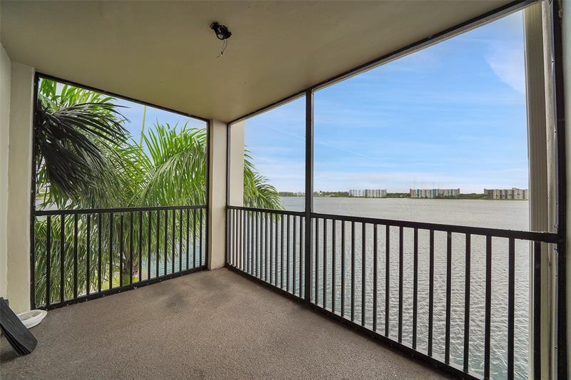 Image 7 of 28 For 116 Lake Emerald Dr  401