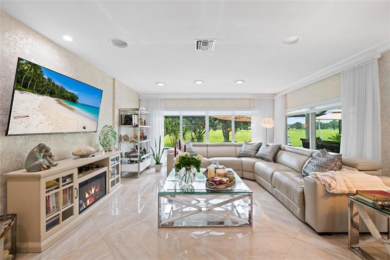 Image 10 of 30 For 4906 Travelers Palm Ln