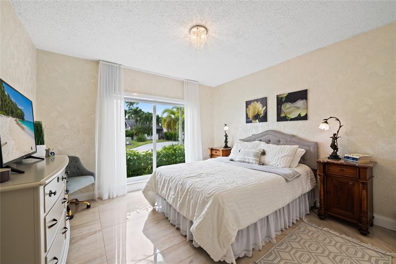 Image 16 of 30 For 4906 Travelers Palm Ln