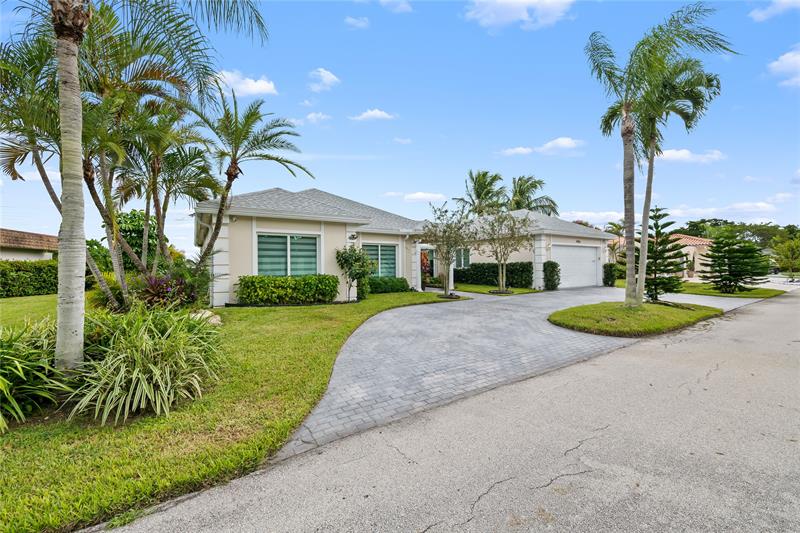 Image 3 of 30 For 4906 Travelers Palm Ln