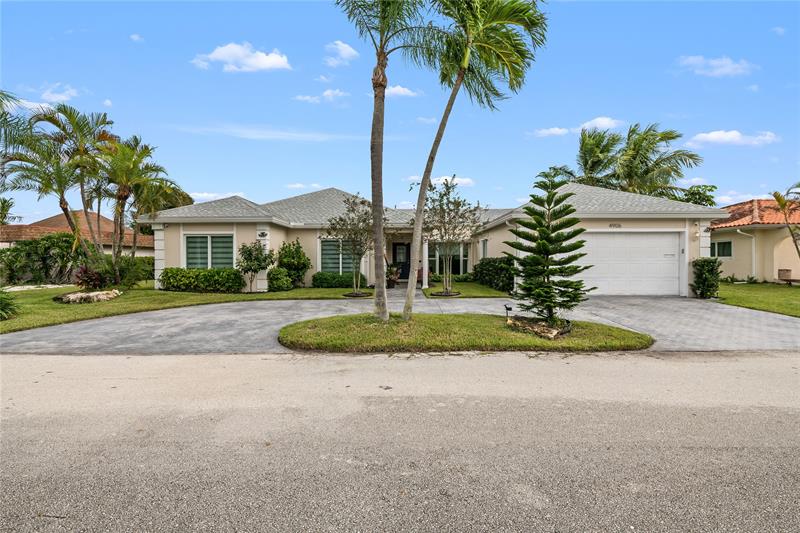 Image 4 of 30 For 4906 Travelers Palm Ln