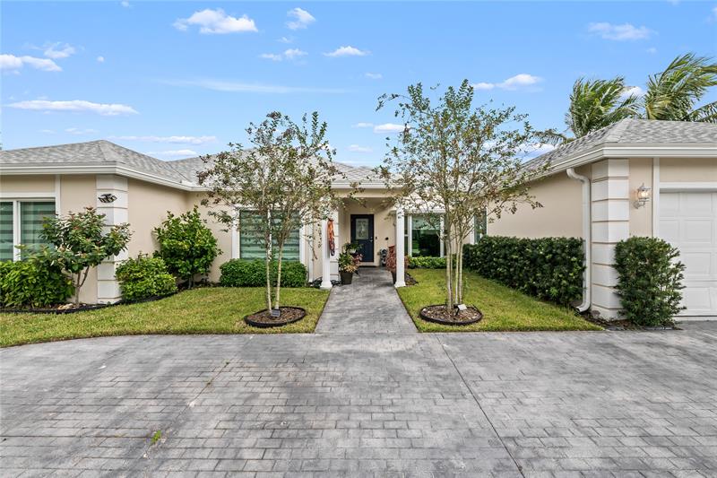 Image 6 of 30 For 4906 Travelers Palm Ln
