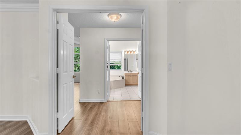 Image 17 of 52 For 4795 Classical Boulevard