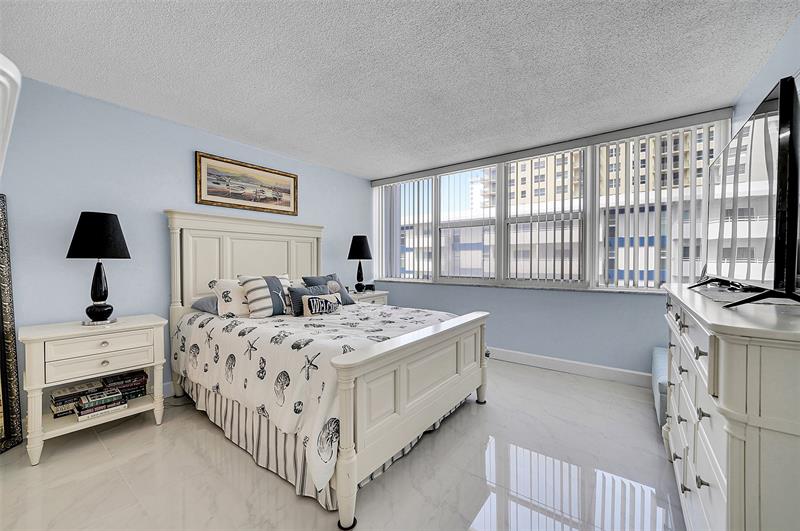 Image 18 of 50 For 3140 Ocean Dr  609