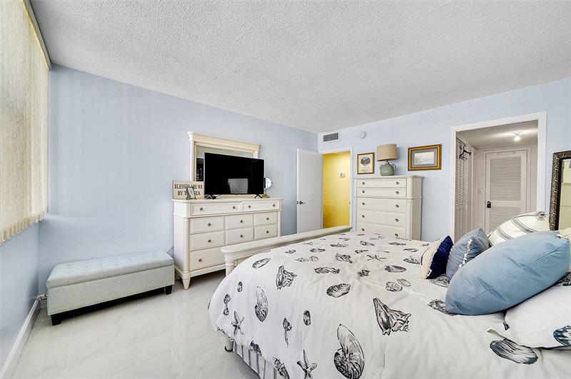 Image 19 of 50 For 3140 Ocean Dr  609