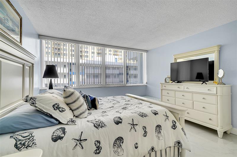 Image 20 of 50 For 3140 Ocean Dr  609