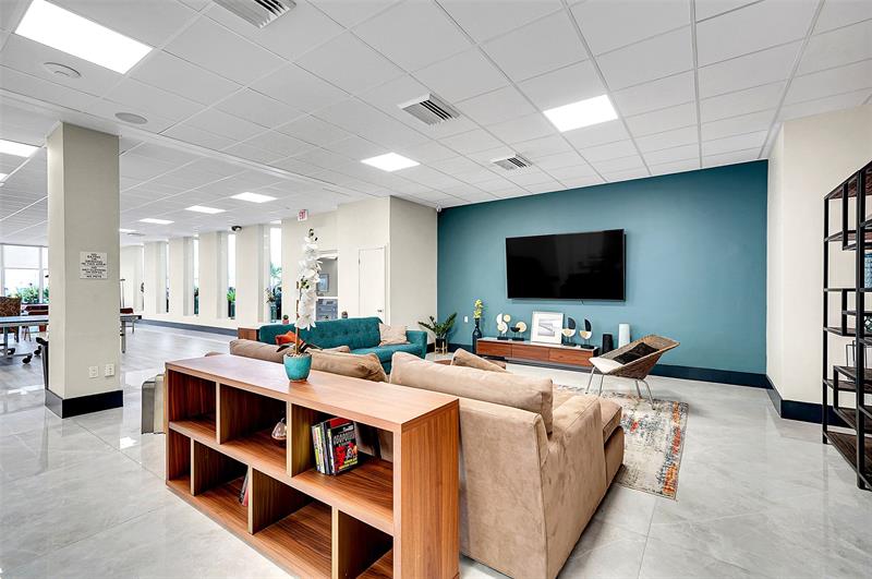 Image 31 of 50 For 3140 Ocean Dr  609