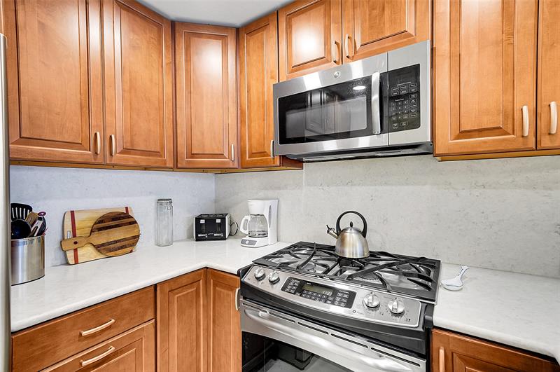 Image 6 of 50 For 3140 Ocean Dr  609