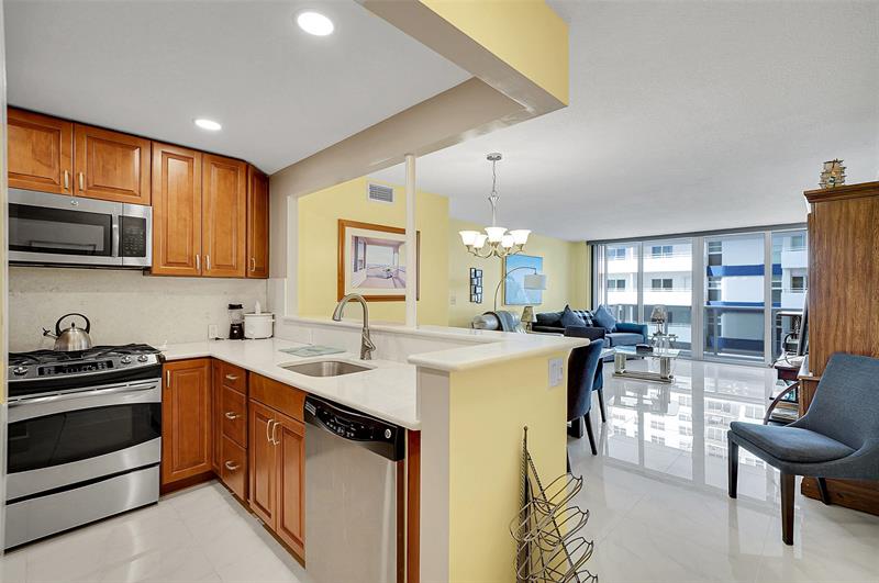 Image 7 of 50 For 3140 Ocean Dr  609