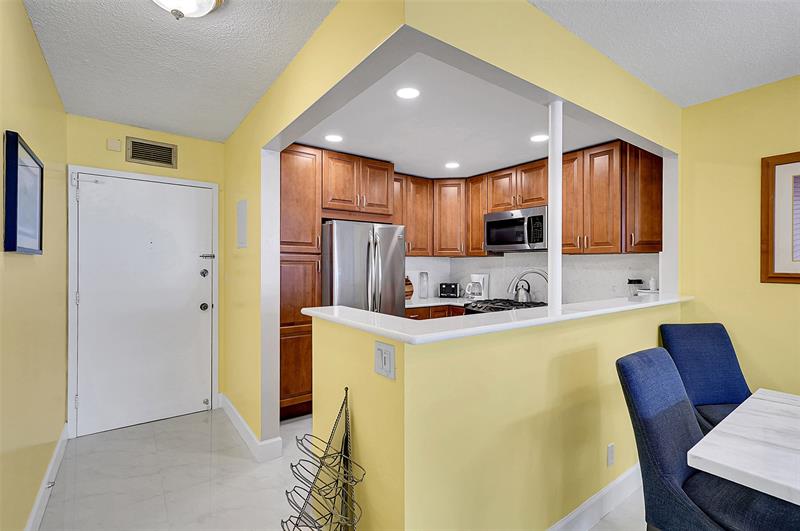 Image 9 of 50 For 3140 Ocean Dr  609