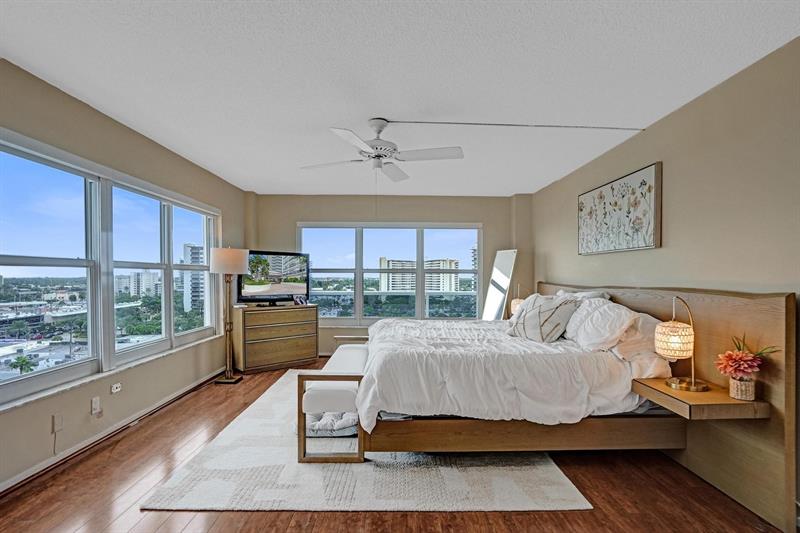 Image 21 of 50 For 3500 Galt Ocean Dr  807