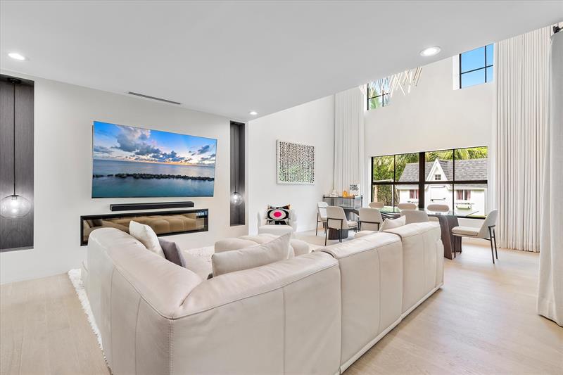 Image 10 of 99 For 9 Tahoe Ln