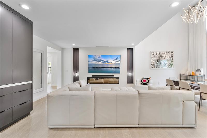 Image 12 of 99 For 9 Tahoe Ln