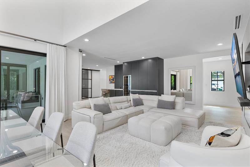 Image 15 of 99 For 9 Tahoe Ln