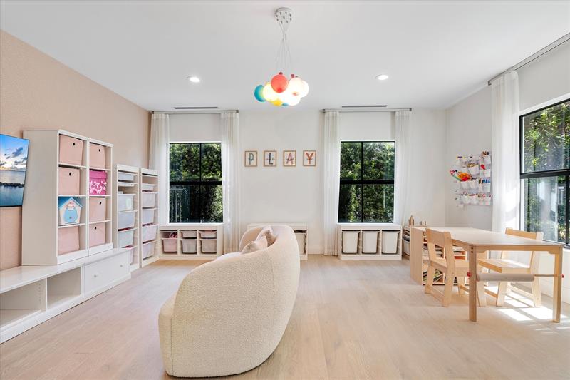 Image 29 of 99 For 9 Tahoe Ln