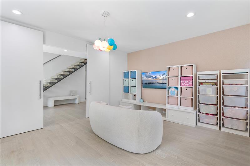 Image 31 of 99 For 9 Tahoe Ln