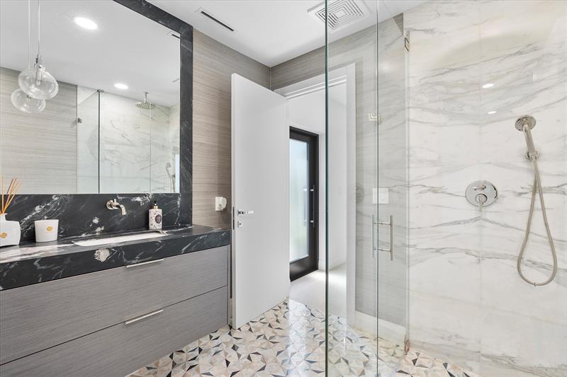 Image 39 of 99 For 9 Tahoe Ln