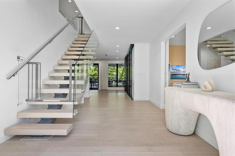 Image 7 of 99 For 9 Tahoe Ln