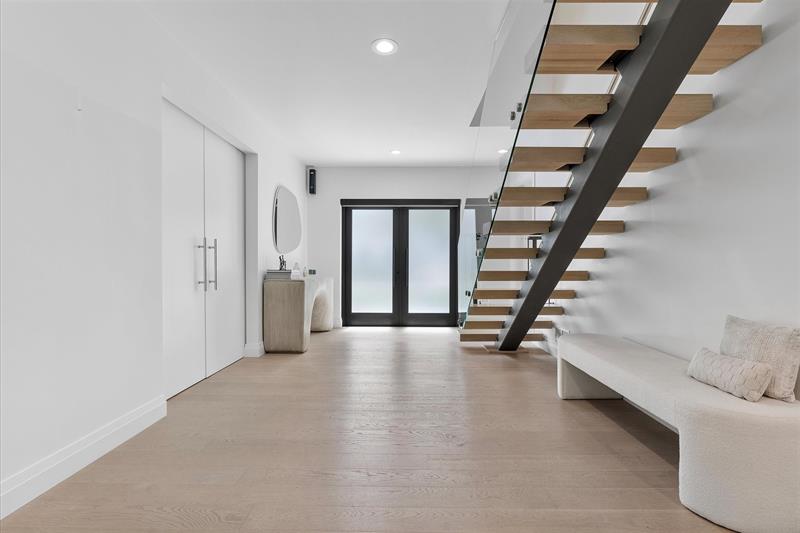 Image 8 of 99 For 9 Tahoe Ln