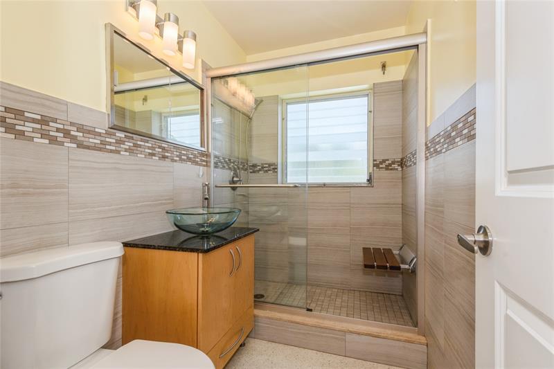 Image 12 of 23 For 561 Bayshore Dr  1