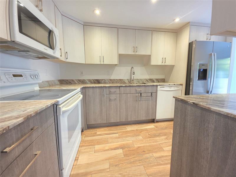 Image 10 of 34 For 2851 60th St  2851