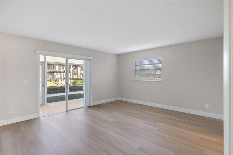 Image 17 of 39 For 18 Vista Gardens Trl  105