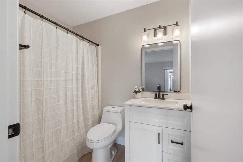 Image 20 of 39 For 18 Vista Gardens Trl  105