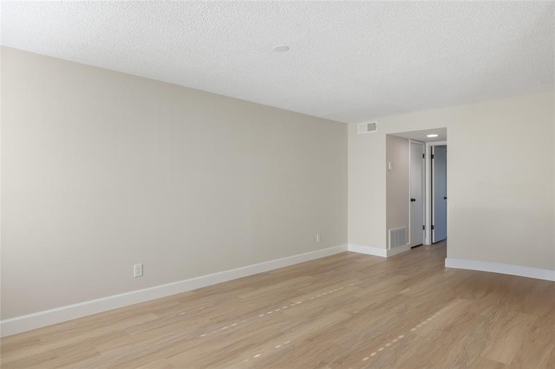 Image 3 of 39 For 18 Vista Gardens Trl  105