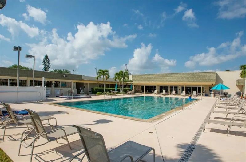 Image 32 of 39 For 18 Vista Gardens Trl  105