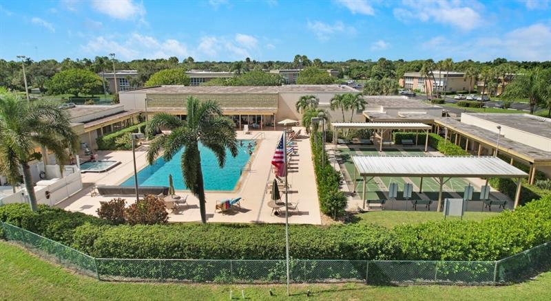 Image 33 of 39 For 18 Vista Gardens Trl  105