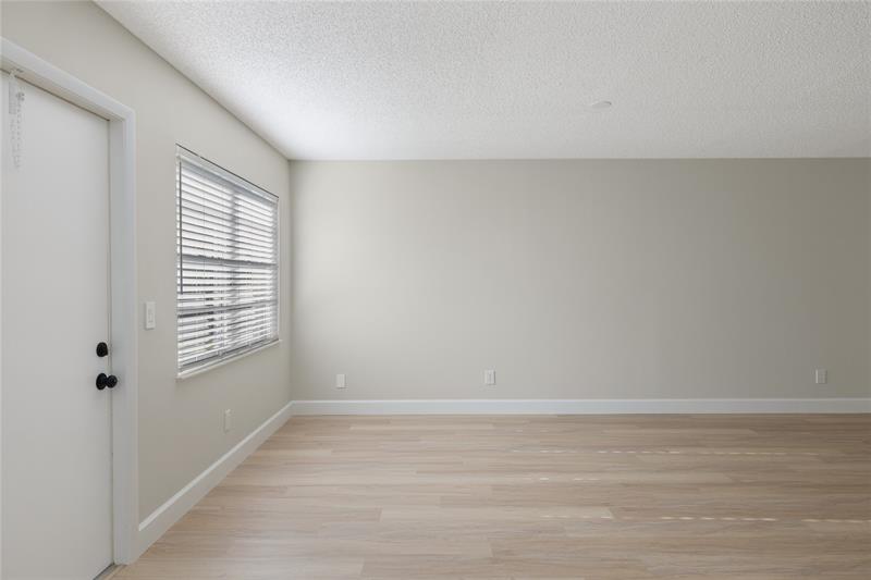 Image 4 of 39 For 18 Vista Gardens Trl  105