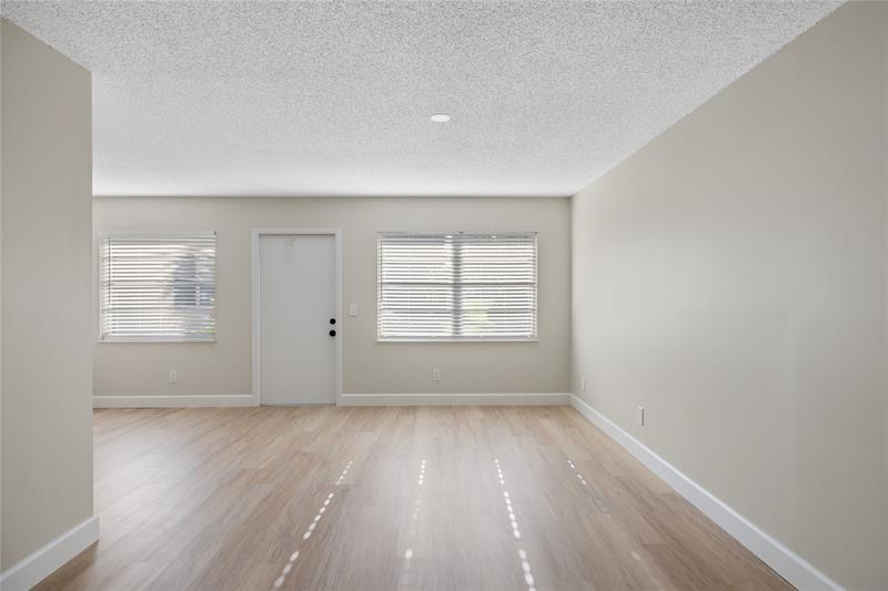 Image 5 of 39 For 18 Vista Gardens Trl  105