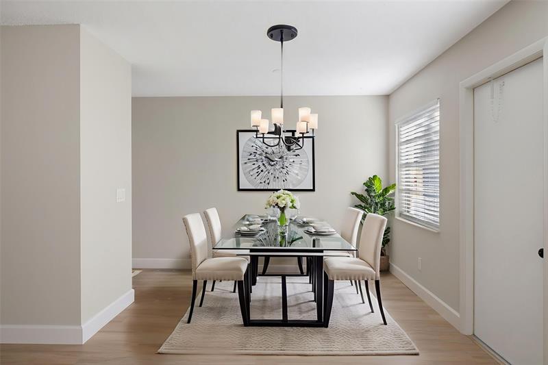 Image 6 of 39 For 18 Vista Gardens Trl  105